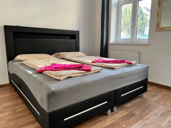 Economy Twin Room | Free WiFi - Cozy 3BR shared Apt. Wien Simmering (Vienna)