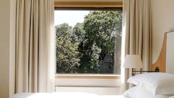 Literie hypoallergénique, minibar, coffres-forts dans les chambres
