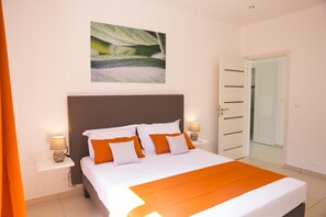 4 bedrooms, bed sheets