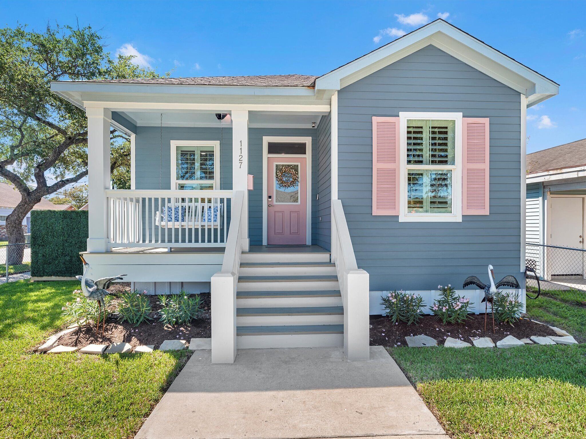 Newly updated 5 min to Beach, Strand, Pier Hot Tub