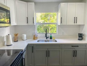 Fridge, microwave, oven, stovetop - New 3BR/2BA Private Home
 (Miami)