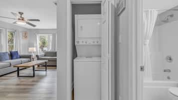 Signature Condo, 2 Bedrooms, Private Pool | Laundry