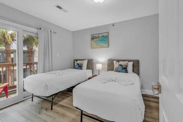 Condo có thiết kế đặc trưng, 2 phòng ngủ, hồ bơi riêng | 2 phòng ngủ, bàn ủi/dụng cụ ủi quần áo