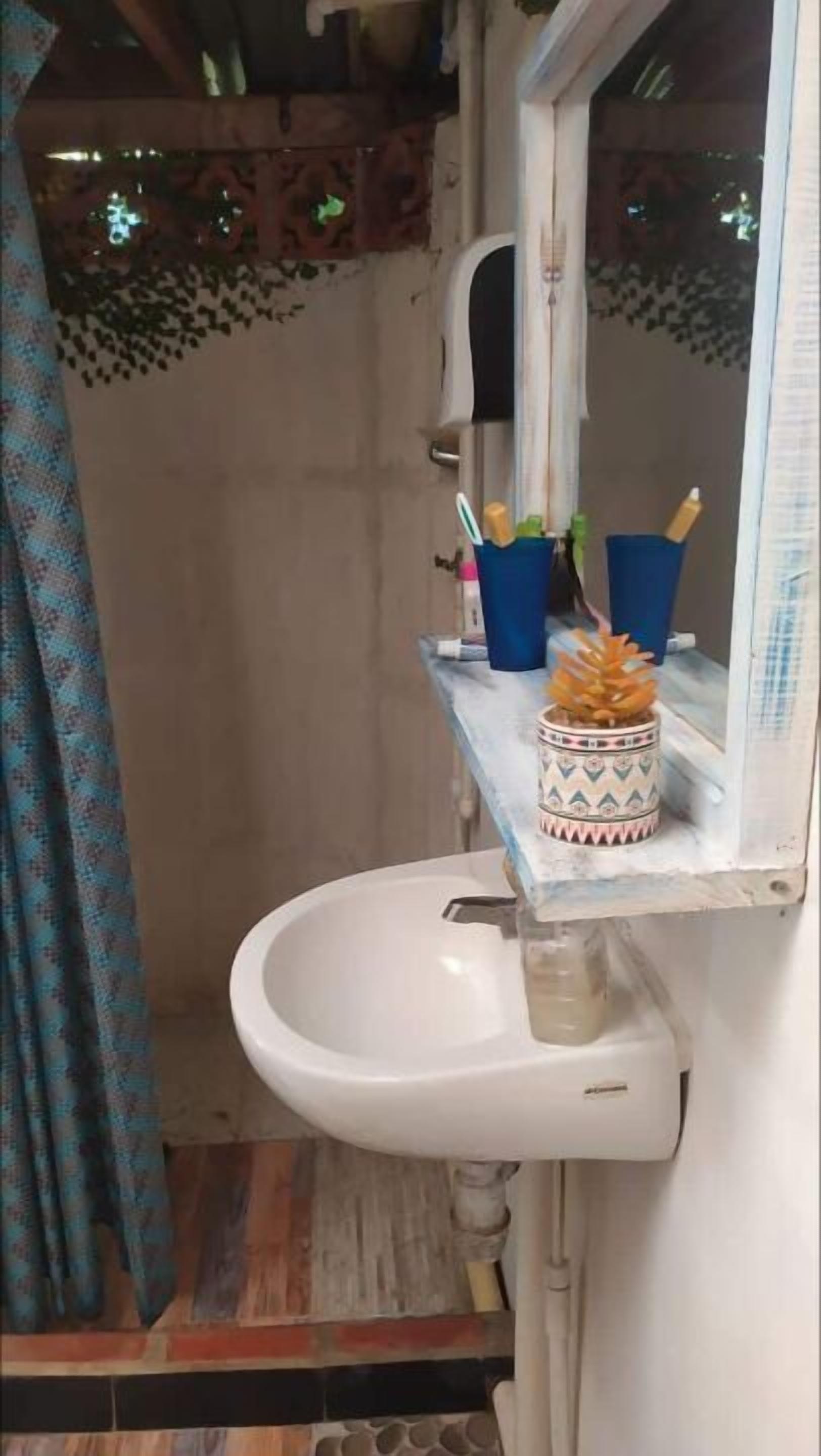 Dusche, Handtücher, Seife, Toilettenpapier