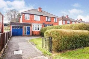 House | Exterior - Impeccable 4-bed House in Bilston (Bilston)