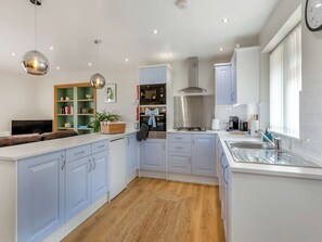 Dishwasher - 1 bedroom accommodation in West Quantoxhead (West Quantoxhead)