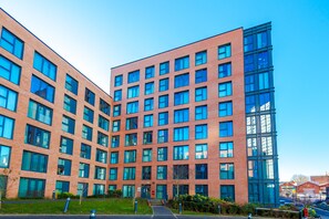 Apartment | Exterior - Remarkable 2-bed Apartment in Birmingham (Birmingham)