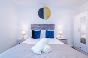Apartament | 2 dormitoris, planxa i posts de planxar, wifi gratuïta i roba de llit