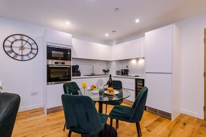Apartment | Eigene Küche | Kühlschrank, Mikrowelle, Ofen, Herdplatte