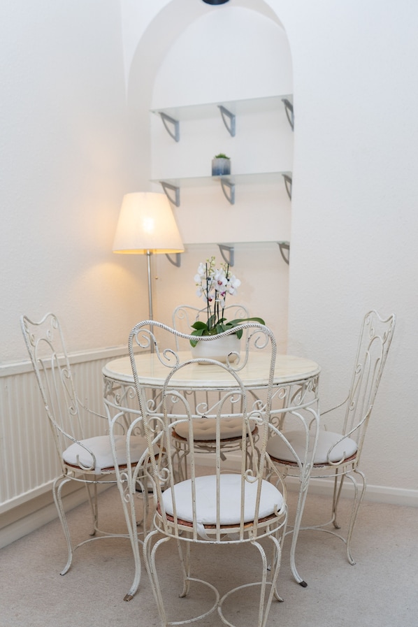 Apartment | Dining