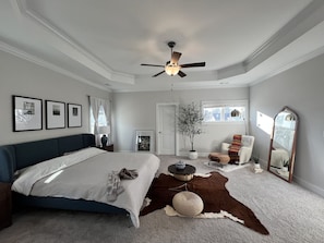 4 bedrooms, desk, iron/ironing board, WiFi