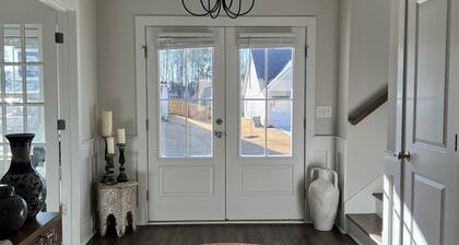 Reduced Price! Luxurious New Farmhouse-chic Family Home only 7 mi from MASTERS
