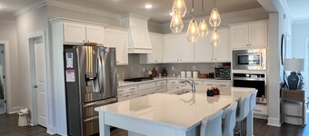 Reduced Price! Luxurious New Farmhouse-chic Family Home only 7 mi from MASTERS