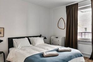 Iron/ironing board, travel cot, WiFi, bed sheets - Stylish Urban Home in Stockholm (Stockholms län)