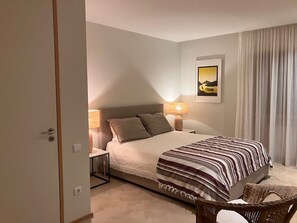 5 habitaciones, tabla de planchar con plancha y wifi gratis 