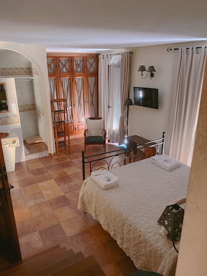 家庭独立别墅 | 3 多间卧室、办公桌、免费 WiFi