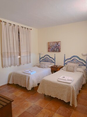 Family House | 3 bedrooms, desk, free WiFi