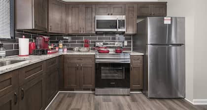 Magnolia "620"- Comfy King Size Bed, Kid Friendly, Over 70 Amenities