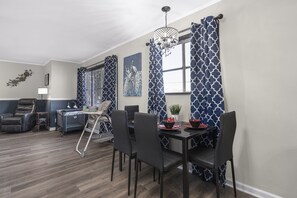 Dining - Magnolia "Apt. 620"- Comfy King Size Bed, Kid Friendly, Over 70 Amenities (Statesville)