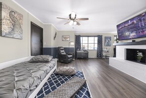 1 bedroom, WiFi, bed sheets