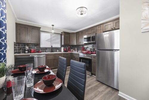 Magnolia "620"- Comfy King Size Bed, Kid Friendly, Over 70 Amenities 