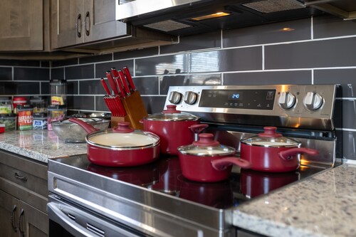 Magnolia "Apt. 620"- Comfy King Size Bed, Kid Friendly, Over 70 Amenities