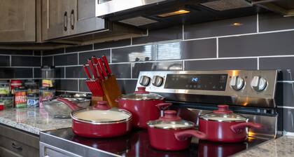 Magnolia "Apt. 620"- Comfy King Size Bed, Kid Friendly, Over 70 Amenities