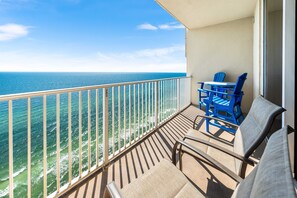 Property grounds - Spacious! Gulf Front! May 25 - June 4th Open! (Panama City Beach)