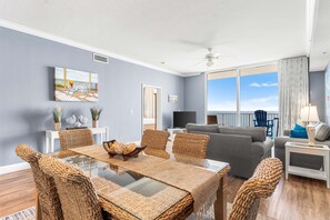 Smart TV - Beautiful, Spacious condo! Dec Deals! (Panama City Beach)
