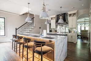 Private kitchen - Ekabo Home Adams Mansion ~10K Sqft ~ 6BD/7BA ~15min to Airport (Atlanta)