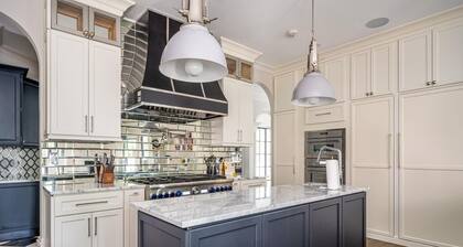 Ekabo Home Adams Mansion ~10K Sqft ~ 6BD/7BA ~15min to Airport