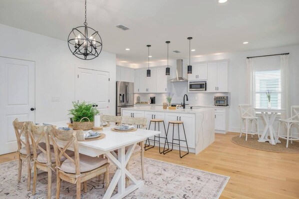 Dining - Canopy Oaks on Magnolia Avenue! (St. Augustine)