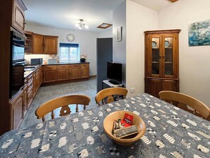 Dishwasher, high chair - 3 bedroom accommodation in Llanuwchlyn, near Bala (Llanuwchlyn, near Bala)