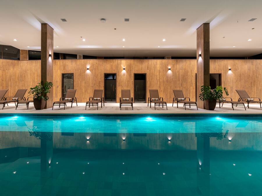 Una piscina cubierta