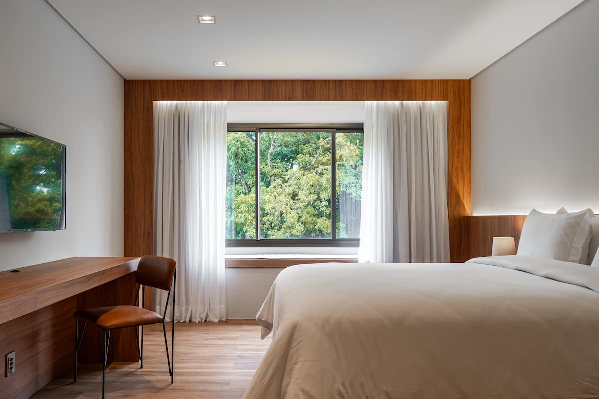 Deluxe Room | 1 bedroom, desk, free WiFi