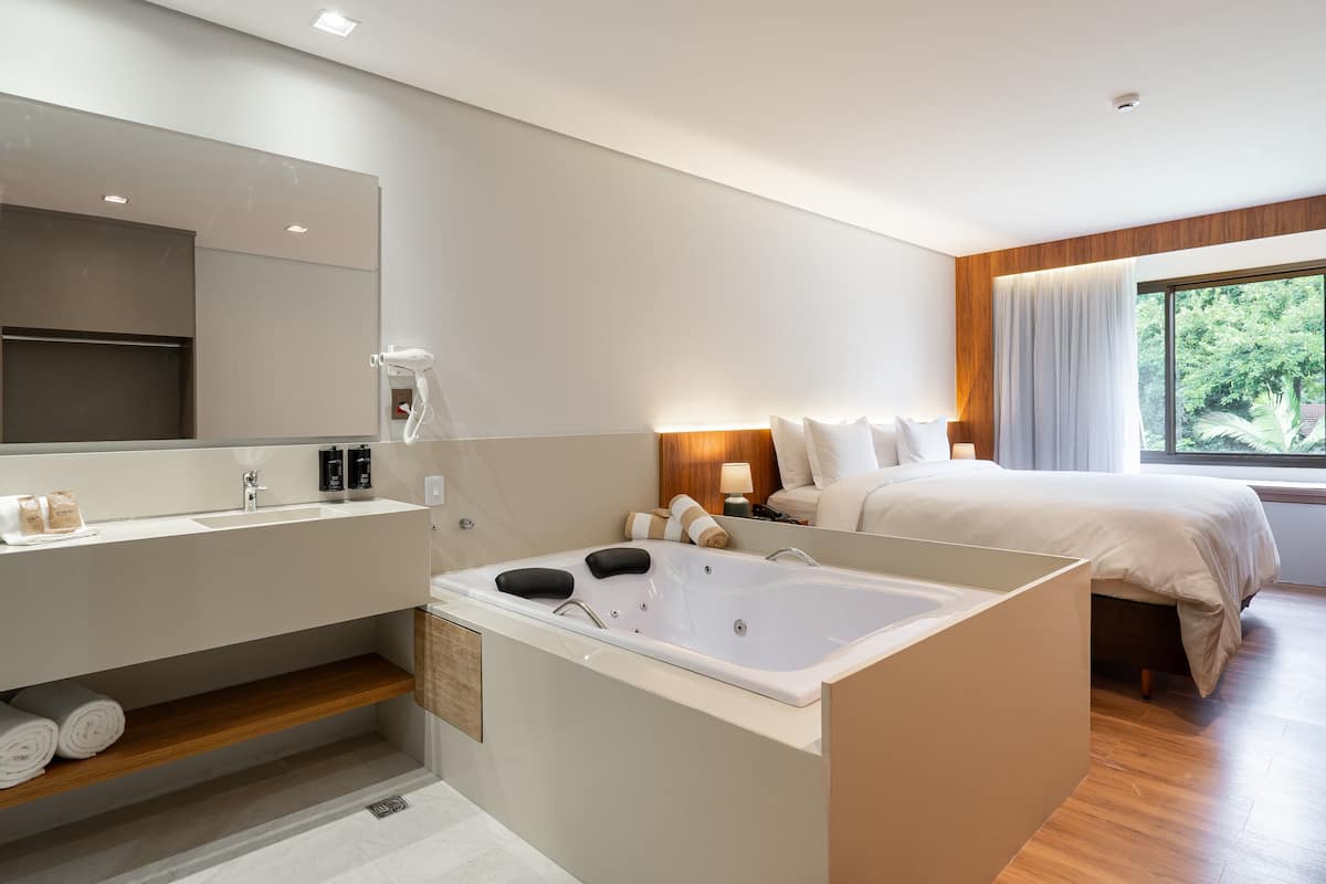 Luxury Room | 1 bedroom, desk, free WiFi