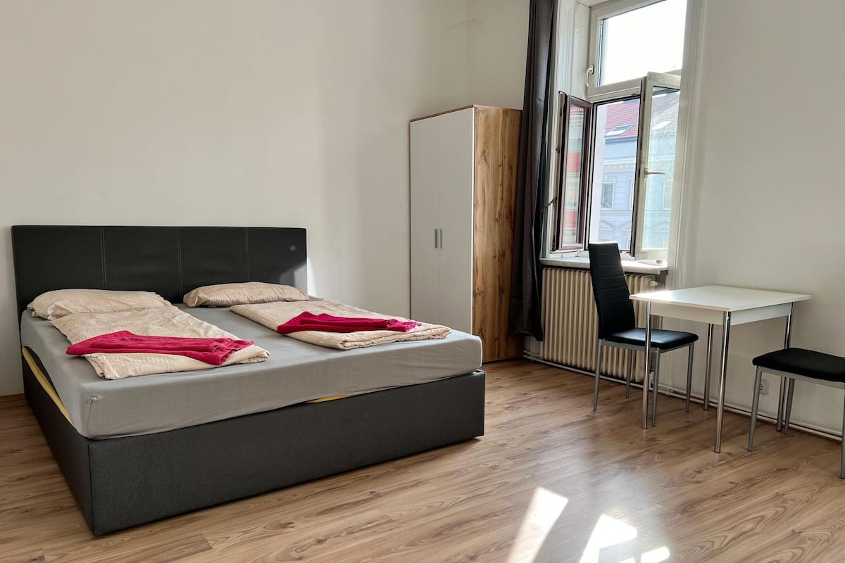 Economy Twin Room | Desk, free WiFi