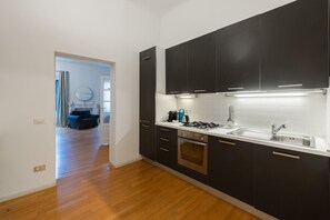 Kühlschrank, Ofen, Herdplatte, Geschirrspüler