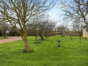 Property grounds - Lovely bright bungalow with amazing views across the open countryside. (Wicken)