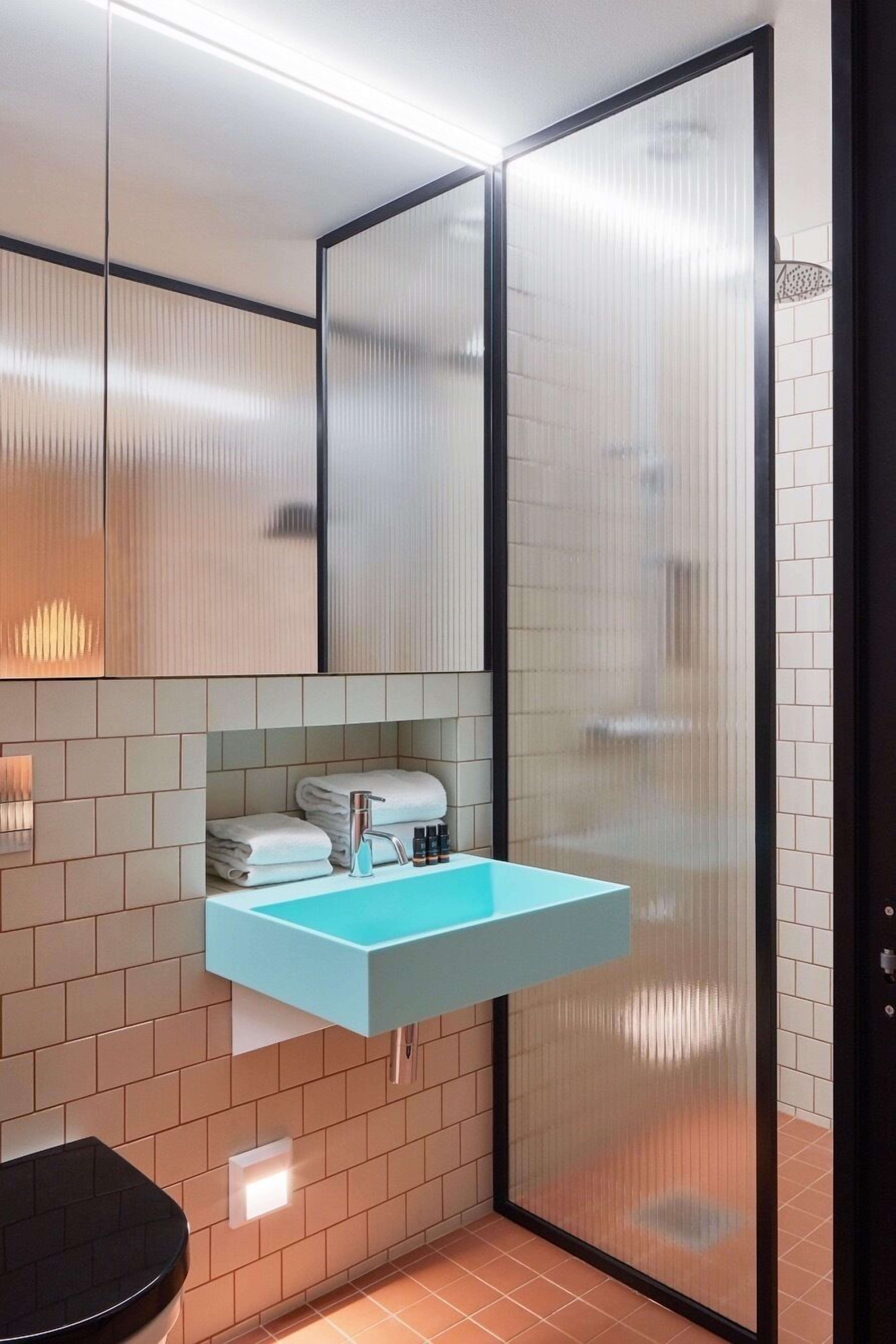 City Single Room, No Windows