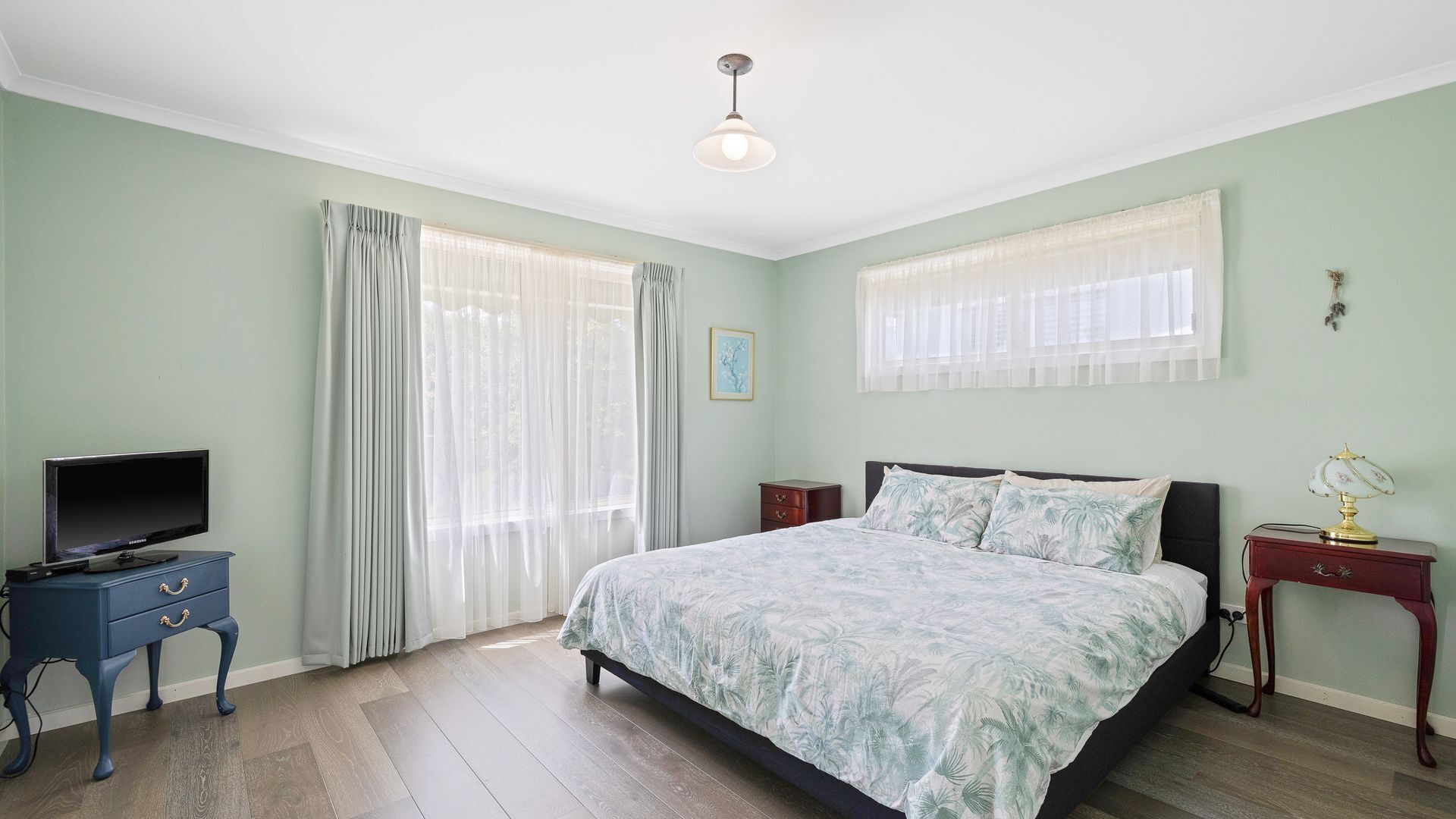 5 bedrooms, travel cot, Internet