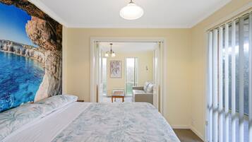 5 bedrooms, travel crib, internet