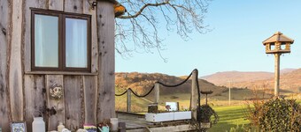 The Peacock Roost - UK46297