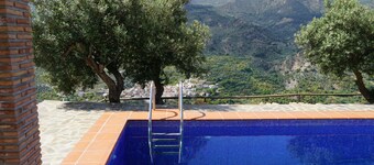 Peaceful country retreat in Andalucia with stunning views