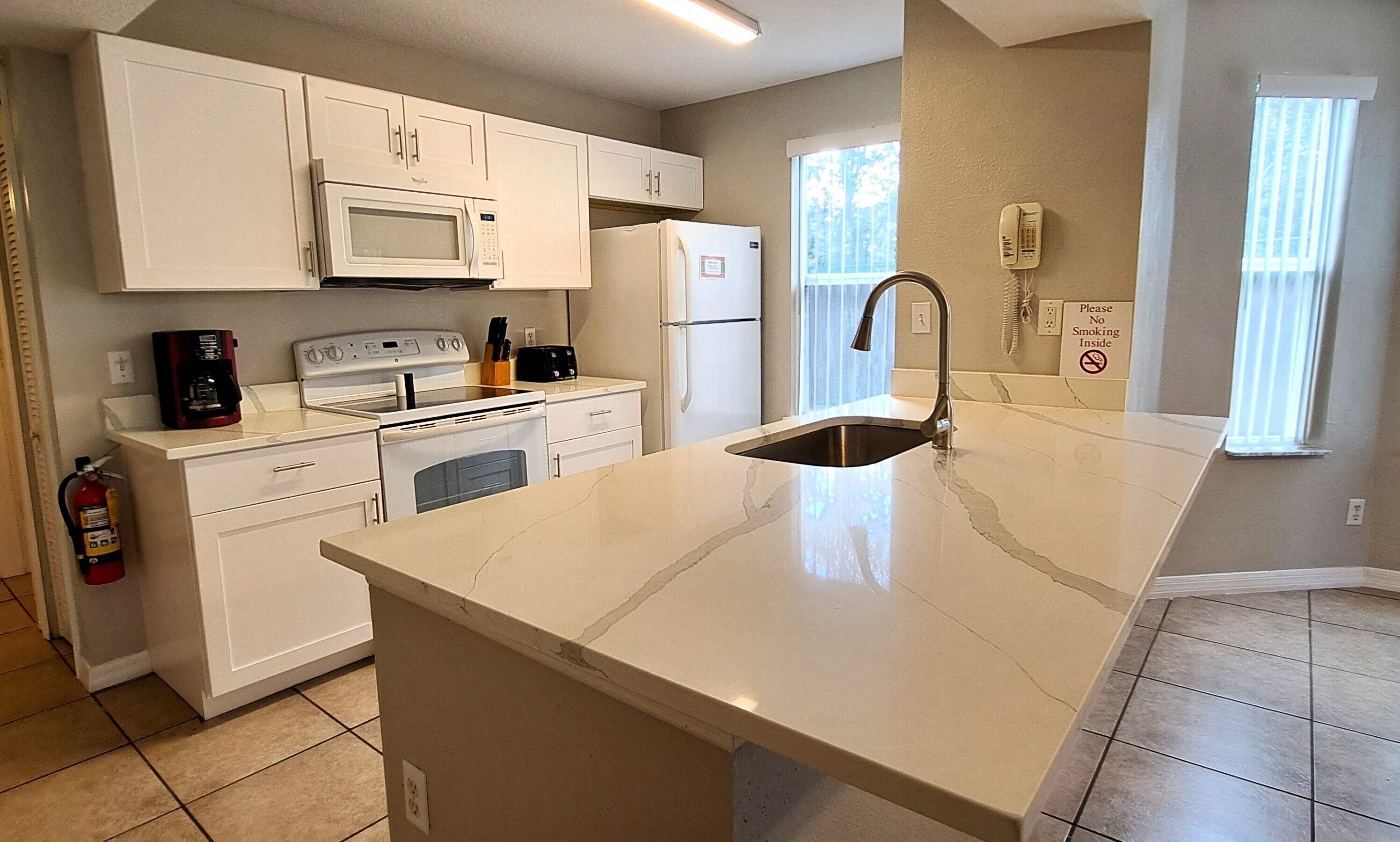 ثلاجة، ميكروويف، فرن، موقد طهي مسطح