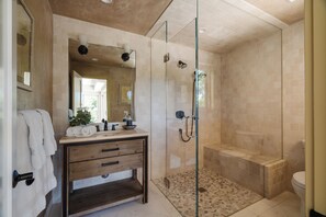 Shower, towels, soap, shampoo - Luxury retreat Montecito hills (Santa Barbara)
