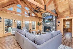 Fernseher, Kamin, Tischfußball