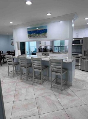 冷蔵庫、電子レンジ、オーブン、食器洗い機