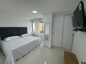 In-room safe, desk, free WiFi, bed sheets - Apartamentos en Edificio Portofino ICDI (Cartagena)