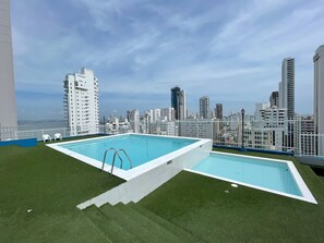 Outdoor pool - Apartamentos en Edificio Portofino ICDI (Cartagena)